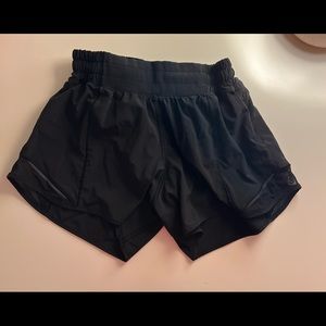Lululemon Hotty Hot Low-Rise Lined Short 4”